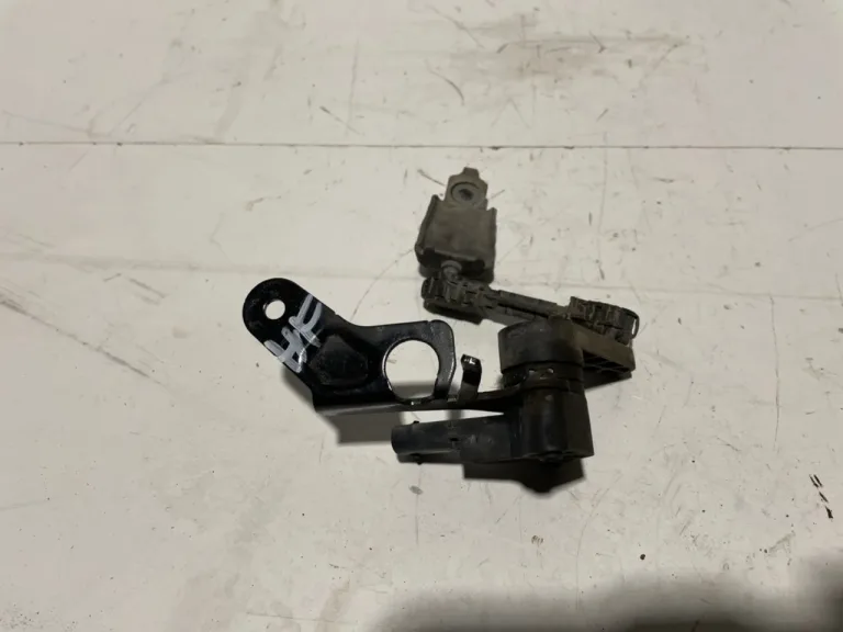Peugeot 3008/E-3008 2024- Senzor reglaj nivel / suspensie pneumatică