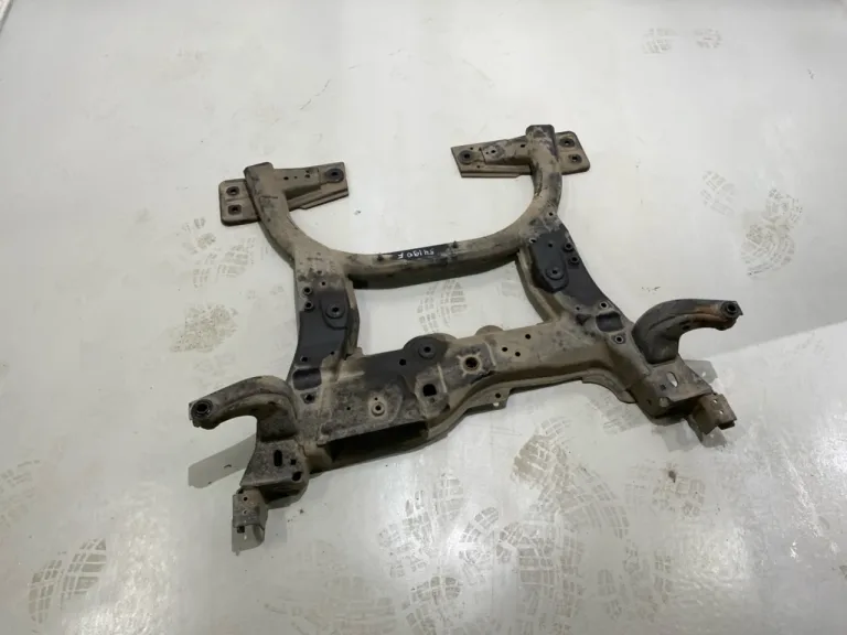 Mercedes B 180-200 W246/W242 2012-19 Első futómű merevítő (gerenda)