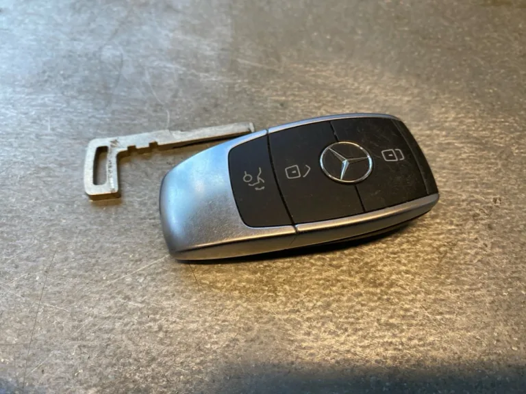 Mercedes EQC 2020- Telecomandă, închidere centralizată / alarmă