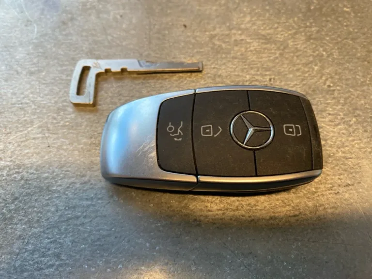 Mercedes EQC 2020- Telecomandă, închidere centralizată / alarmă
