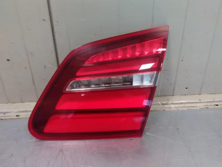 Mercedes B 180-200 W246/W242 2012-19 Hátsó lámpa, jobb, csomagtérajtón (belső)